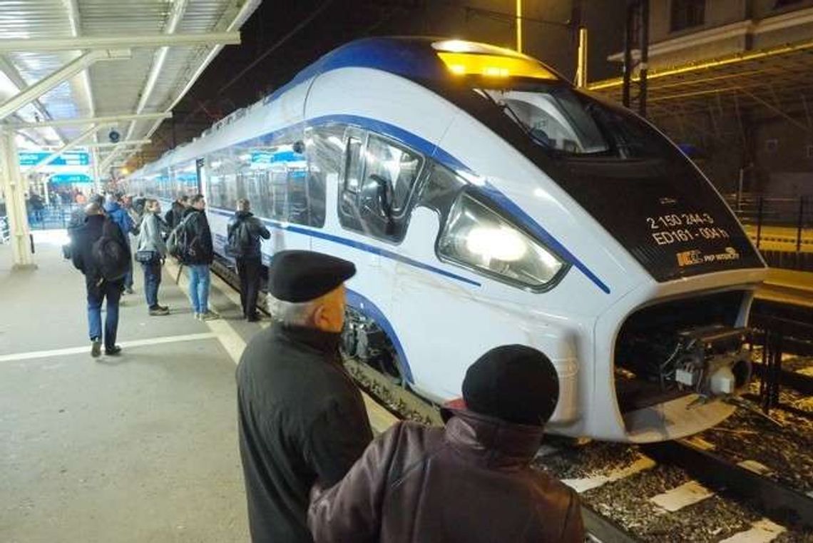 Stracimy nowoczesne pociągi Dart. Zamiast do Lublina będą jeździć do Łodzi Stracimy nowoczesne pociągi Dart. Zamiast do Lublina będą jeździć do Łodzi
