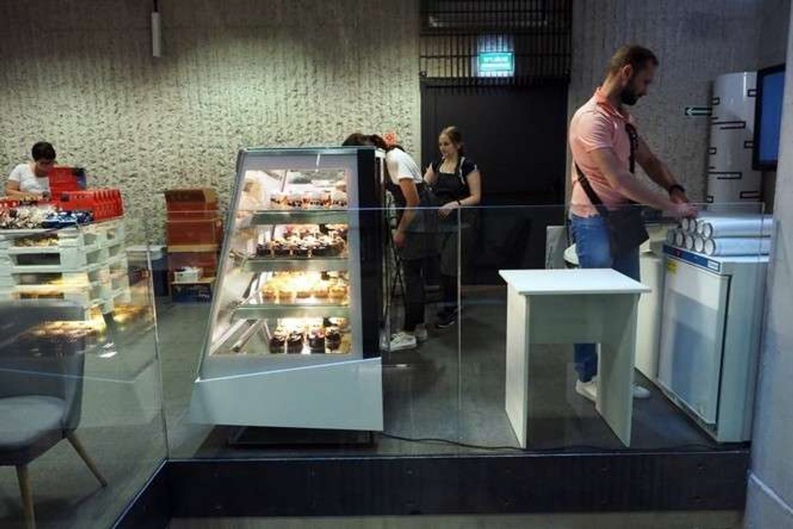 Stragany w Centrum Spotkania Kultur. East ænd Art | Noc concept store’ów