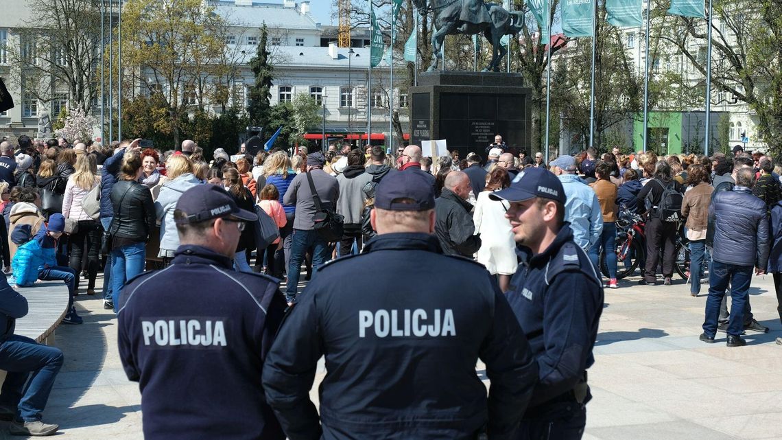 Strajk nauczycieli trwa, ale matury będą