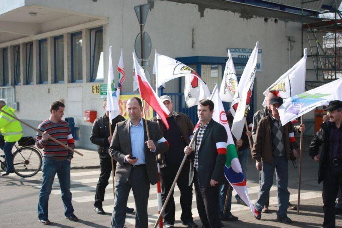 Strajk w Azotach. Zakład okupuje już pół tysiąca ludzi