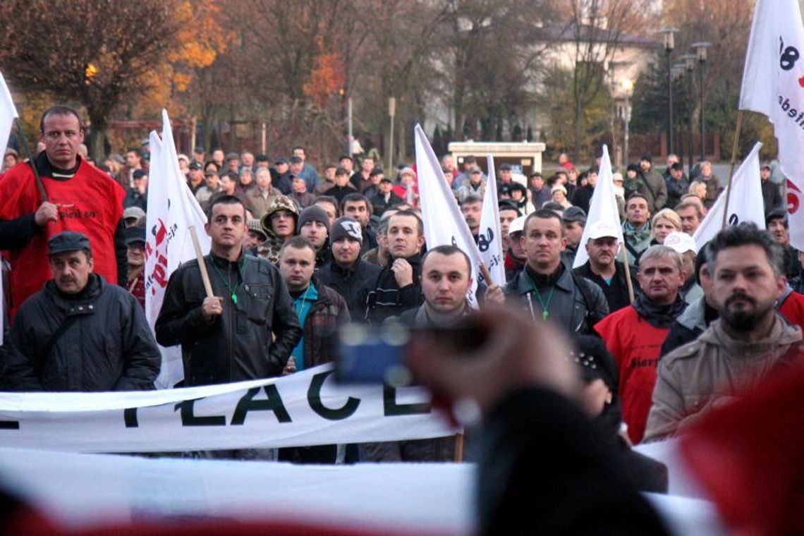 Strajk w PZL Świdnik: Kilkaset osób przeszło ulicami Świdnika (zdjęcia, wideo)