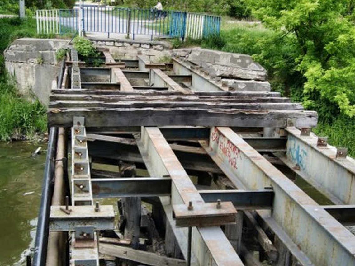 Straszą ruiny mostu na ul. Azaliowej w Lublinie Straszą ruiny mostu na ul. Azaliowej w Lublinie