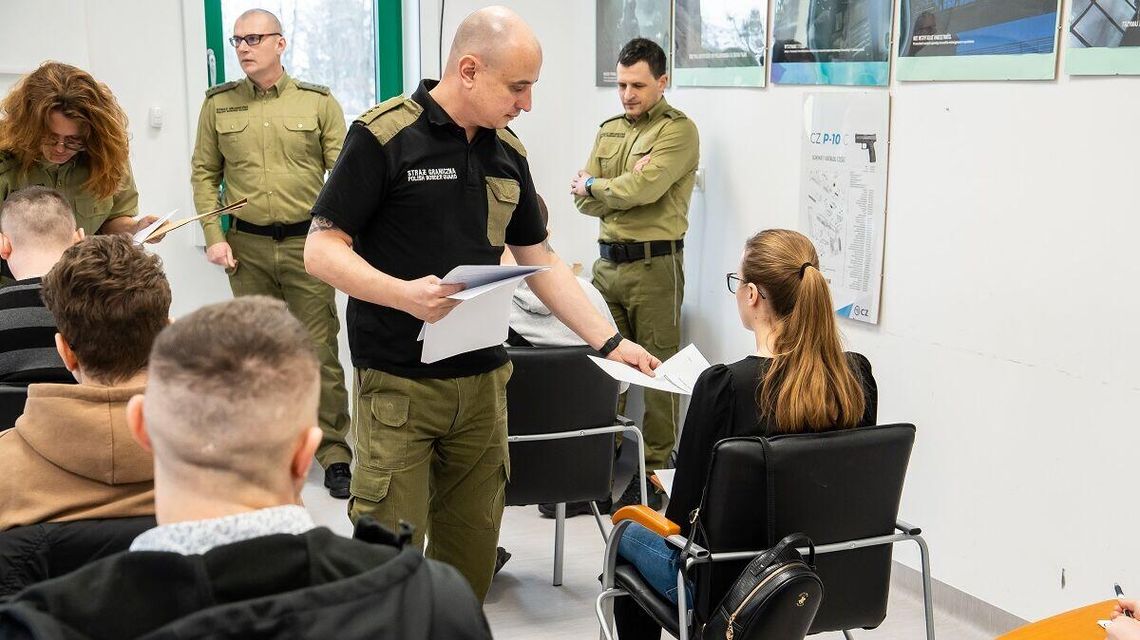 Straż Graniczna rekrutuje. Pensja? Nawet 7600 zł na rękę! Straż Graniczna rekrutuje. Pensja? Nawet 7600 zł na rękę!