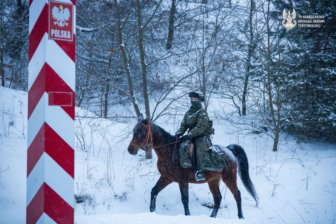 Straż konna patroluje granice