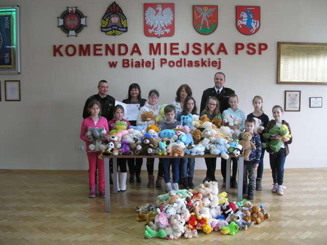 Straż Pożarna w Białej Podlaskiej dostała ponad 100 maskotek