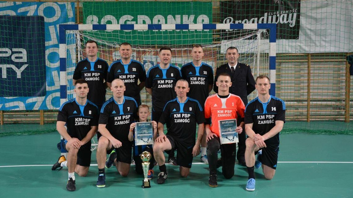 Strażacy "dokopali" księżom. Zrobili to dla chorego Mateusza