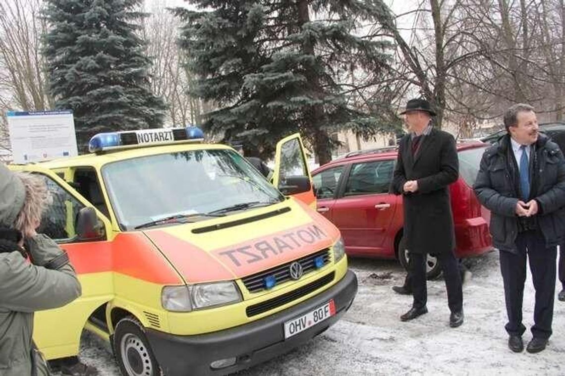 Strażacy dostali dziesiąty samochód od Niemców Strażacy dostali dziesiąty samochód od Niemców