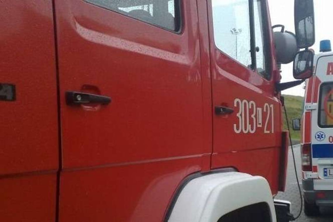 Strażacy jechali gasić pożar, zderzyli się z ciągnikiem. Jest ofiara śmiertelna