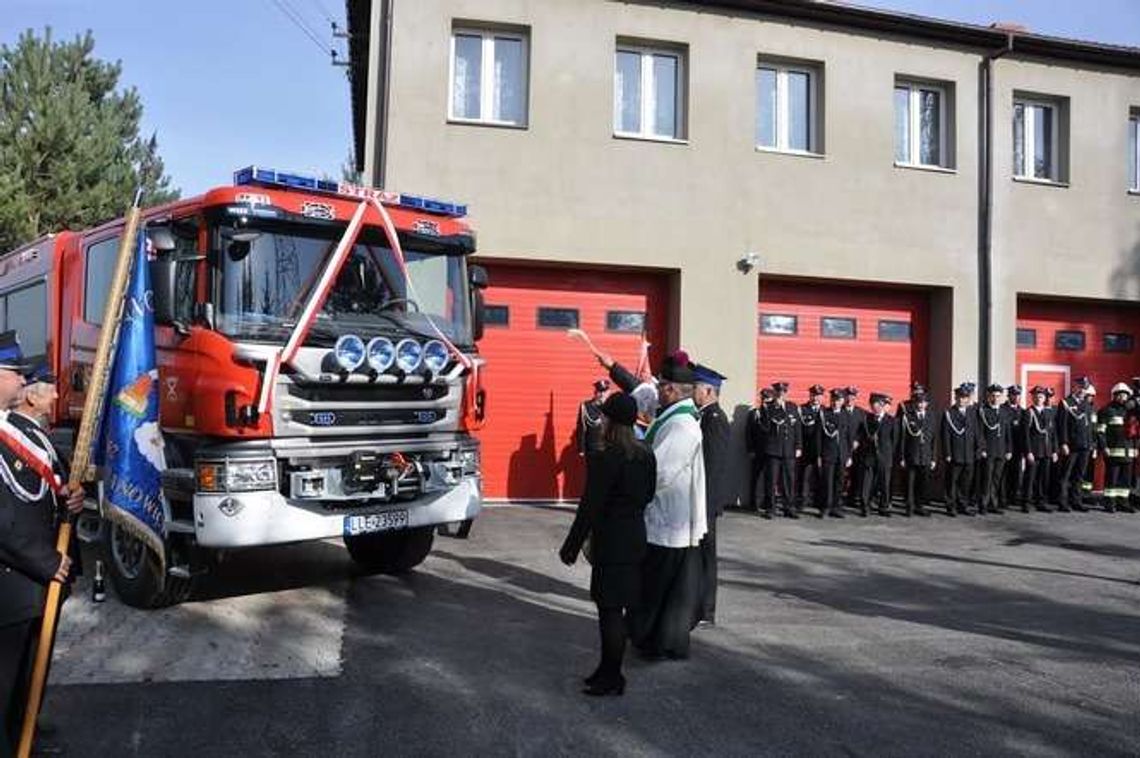 Strażacy mają nowy wóz. Nazwali go "Cycuś" Strażacy mają nowy wóz. Nazwali go "Cycuś"