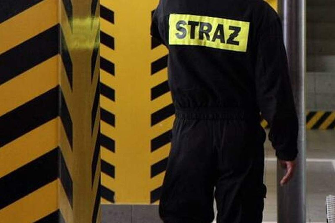 Strażacy otworzyli garaż. W środku znaleźli ciało