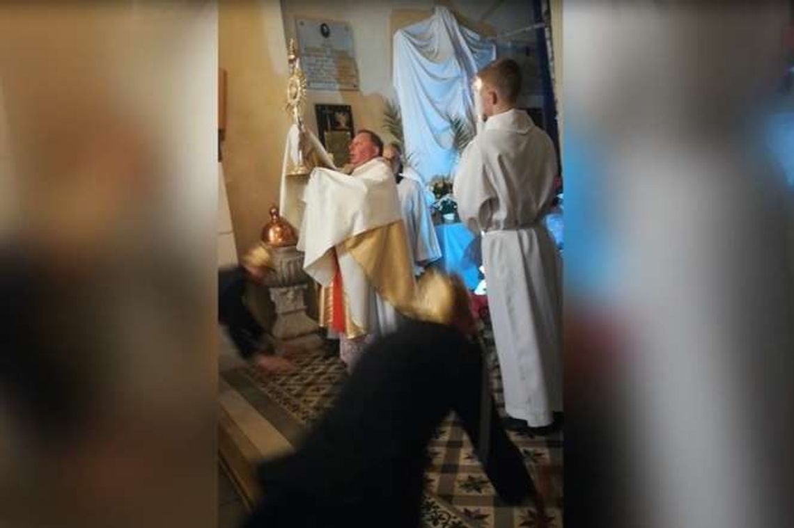 Strażacy padają na ziemię podczas rezurekcji także w woj. lubelskim [wideo]