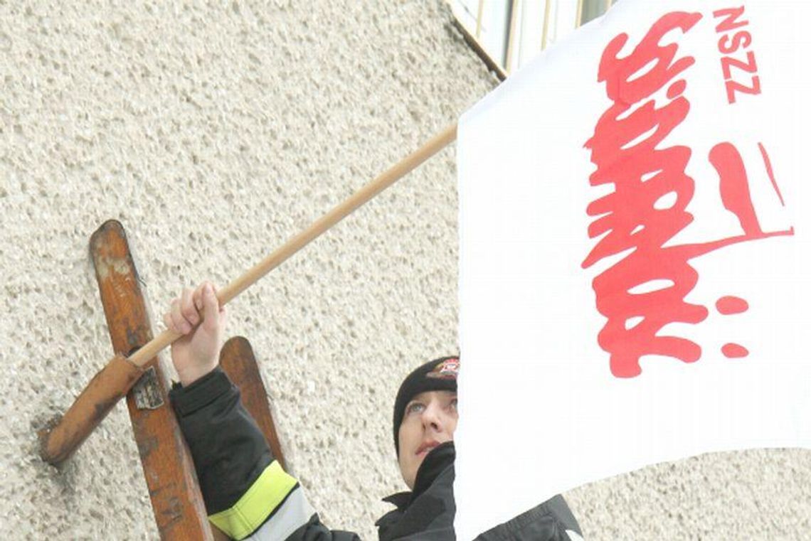 Strażacy protestują. Chcą spotkać się z premierem Strażacy protestują. Chcą spotkać się z premierem