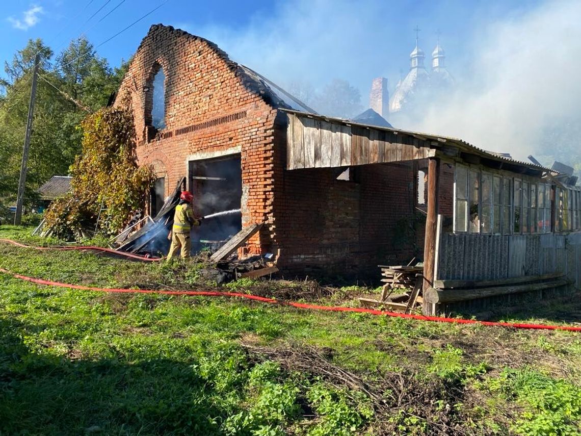 Strażacy przez kilka godzin walczyli z pożarem domu w gminie Dołhobyczów 