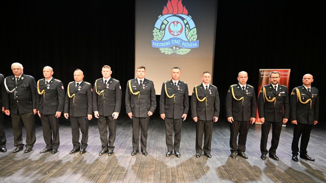 Strażacy świętowali. Kilku odznaczonych, kilkunastu na wyższych stopniach