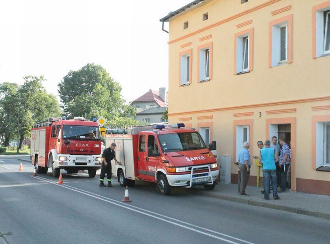 Strażacy uratowali 80-letnią kobietę (zdjęcia)