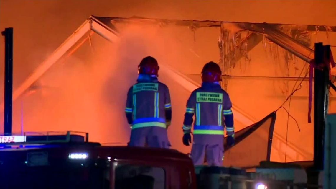 Strażacy wracali z akcji i mieli wypadek. Jeden zginął, dwóch jest rannych Strażacy wracali z akcji i mieli wypadek. Jeden zginął, dwóch jest rannych