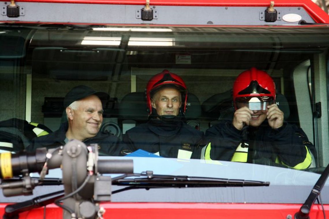 Strażacy z lotniska pokazali swój sprzęt (zdjęcia, wideo)