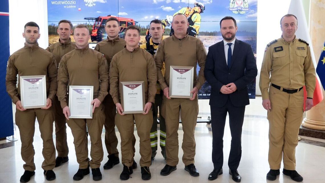 Strażacy z Lubelszczyzny wrócili z akcji gaśniczej w Biebrzańskim Parku Narodowym Strażacy z Lubelszczyzny wrócili z akcji gaśniczej w Biebrzańskim Parku Narodowym