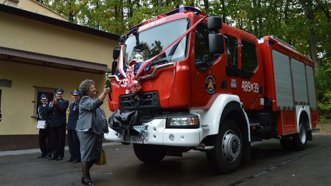 Strażacy z poniatowskiej OSP z nowym sprzętem. „Gabrysia” zastąpiła „Jelonka” Strażacy z poniatowskiej OSP z nowym sprzętem. „Gabrysia” zastąpiła „Jelonka”