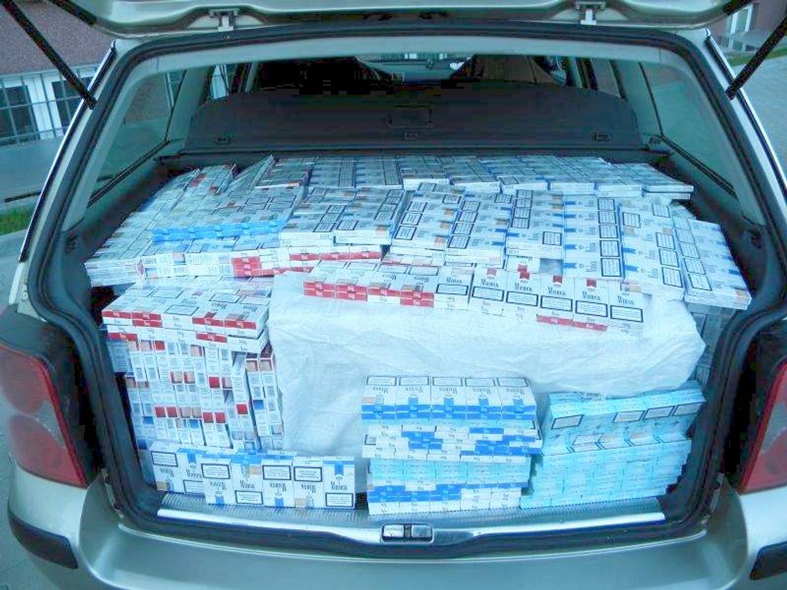 Strażnicy opróżnili bagażnik pełen nielegalnych papierosów