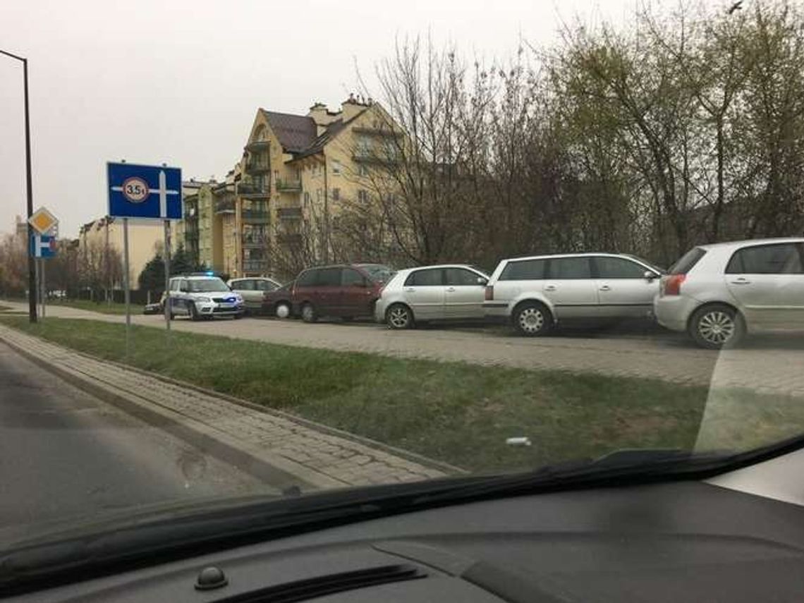 Strażnicy są tu wzywani w każdym tygodniu. Z trawników zostało klepisko