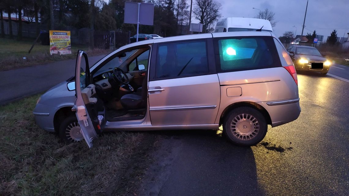 Strażnik miejski zobaczył taki samochód na drodze pod Lubartowem. W środku kobieta