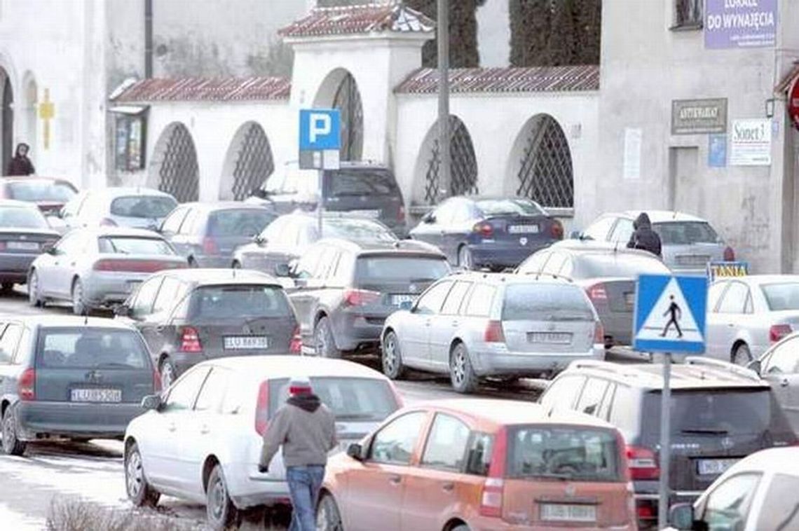 Strefa płatnego parkowania w centrum będzie później. W październiku