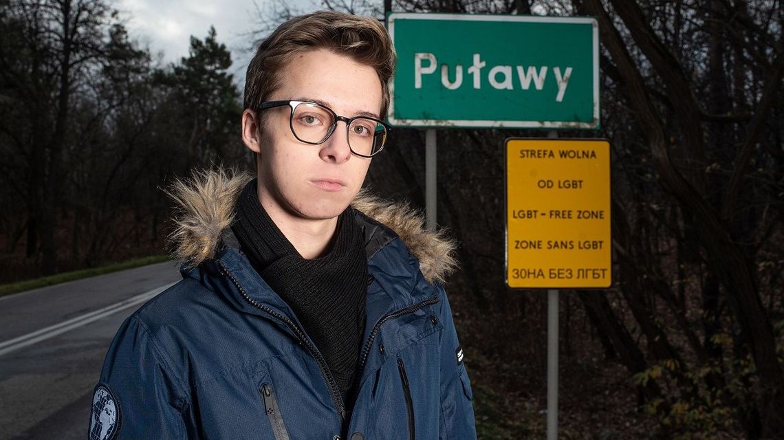 "Strefa wolna od LGBT" na znakach wjazdowych do miejscowości w Lubelskiem. Tak chcą skłonić gminy do wycofania się z uchwał