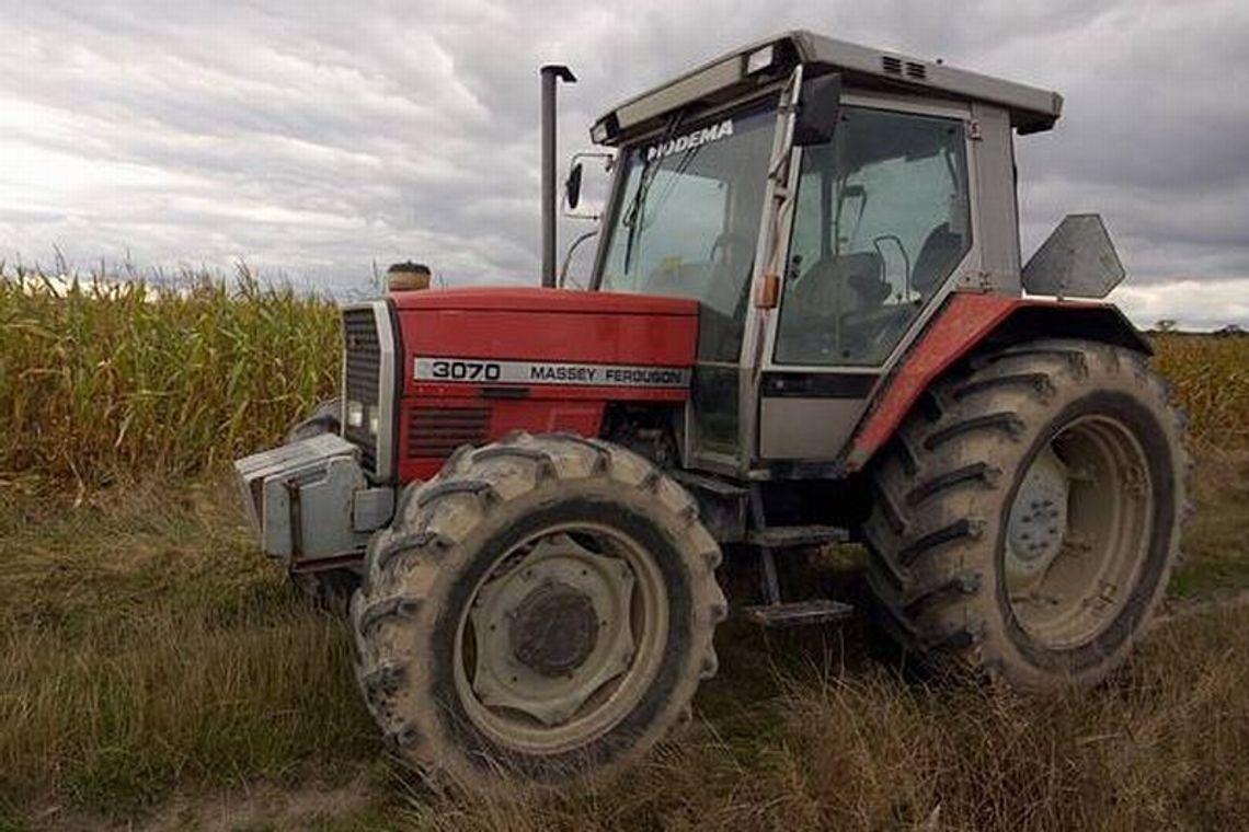 Stróża. Pijany mężczyzna przejechał traktorem kolegę Stróża. Pijany mężczyzna przejechał traktorem kolegę