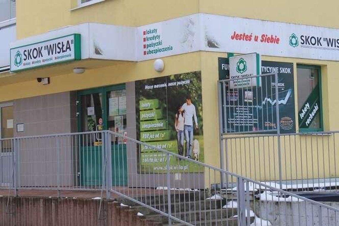 Strzał podczas napadu na SKOK. Napastnik uciekł z pieniędzmi, obława policji