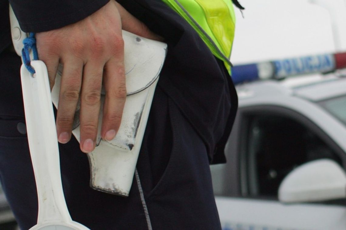 Strzał podczas pościgu. Uciekinier wjechał w taksówkę