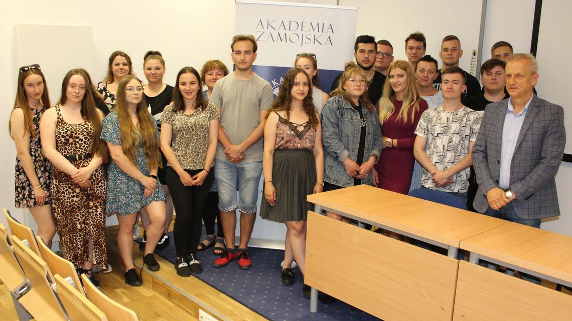 Studenci Akademii Zamojskiej chwycą za broń Studenci Akademii Zamojskiej chwycą za broń