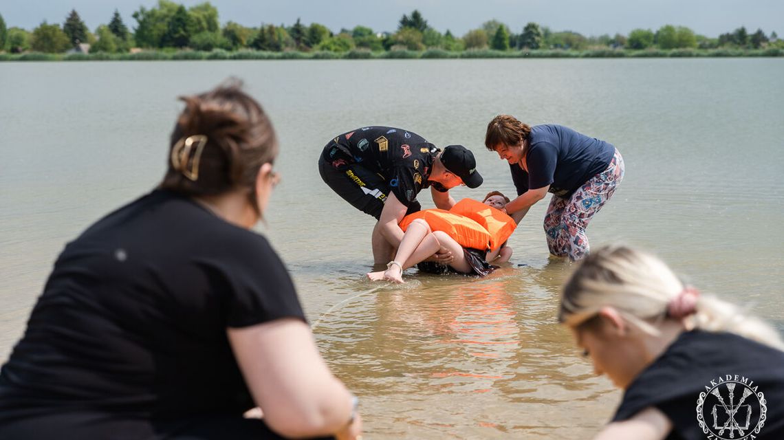 Studenci i żołnierze ćwiczyli razem. Już wiedzą, jak ratować topielca (zdjęcia)