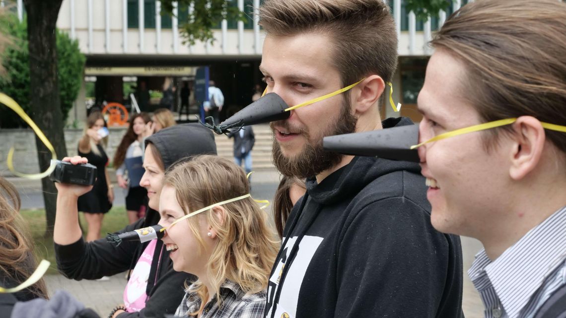 Studenci nie chcą reformy Gowina. Happening pod pomnikiem [zdjęcia]