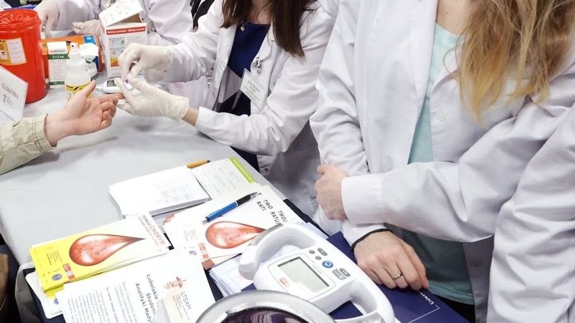 Studenci studiów medycznych z Lublina zgłaszają się do pomocy służbom sanitarnym