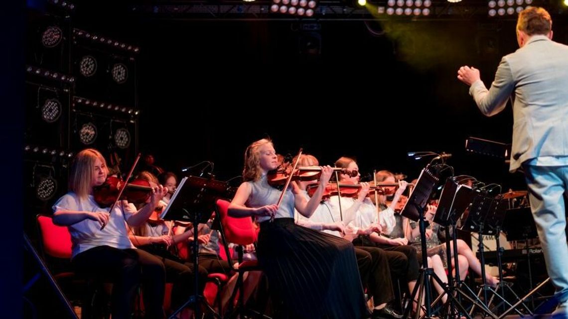 Studenci zaśpiewają Wodeckiego i zbadają wodę w zalewie Zemborzyckim Studenci zaśpiewają Wodeckiego i zbadają wodę w zalewie Zemborzyckim