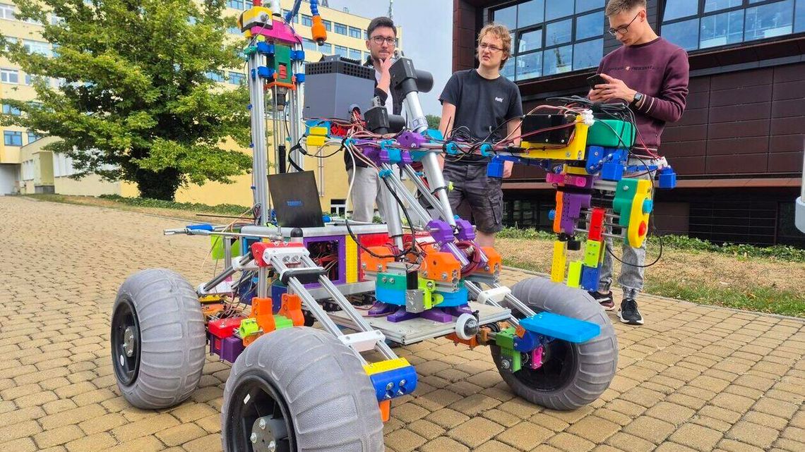 Studencki łazik Politechniki Lubelskiej rywalizuje z najlepszymi robotami marsjańskimi