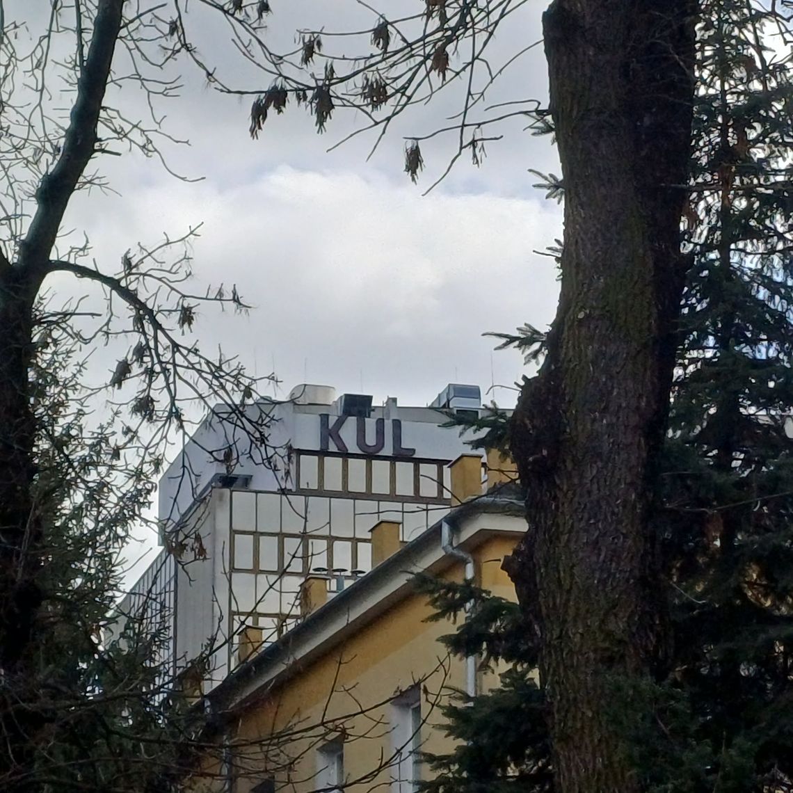 Student KUL fascynował się ISIS i szykował zamach. Nowe decyzje w sprawie Mateusza W.