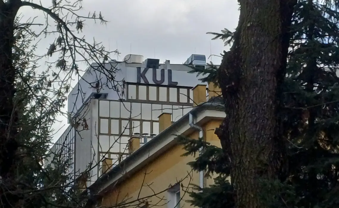 Student KUL oskarżony o przygotowanie zamachu terrorystycznego. Miał planować atak na jarmarku Student KUL oskarżony o przygotowanie zamachu terrorystycznego. Miał planować atak na jarmarku