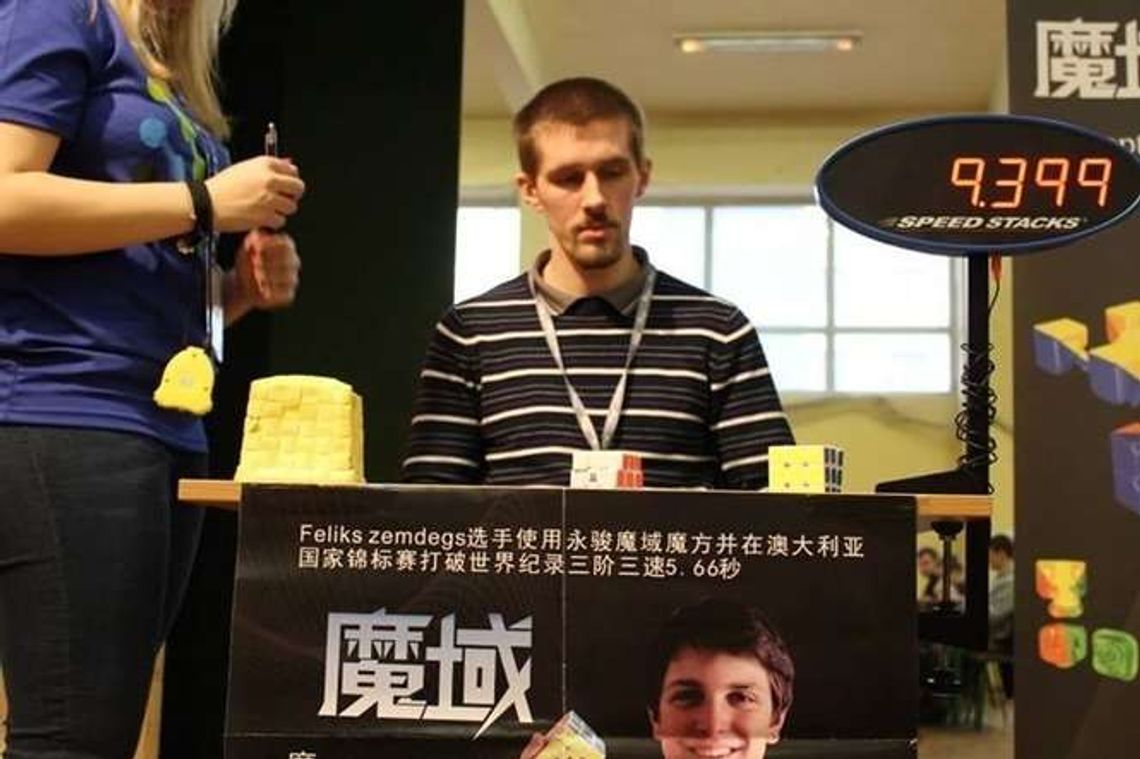 Student z Lublina układa kostkę Rubika w 2,5 minuty. Trenuje godzinę dziennie Student z Lublina układa kostkę Rubika w 2,5 minuty. Trenuje godzinę dziennie