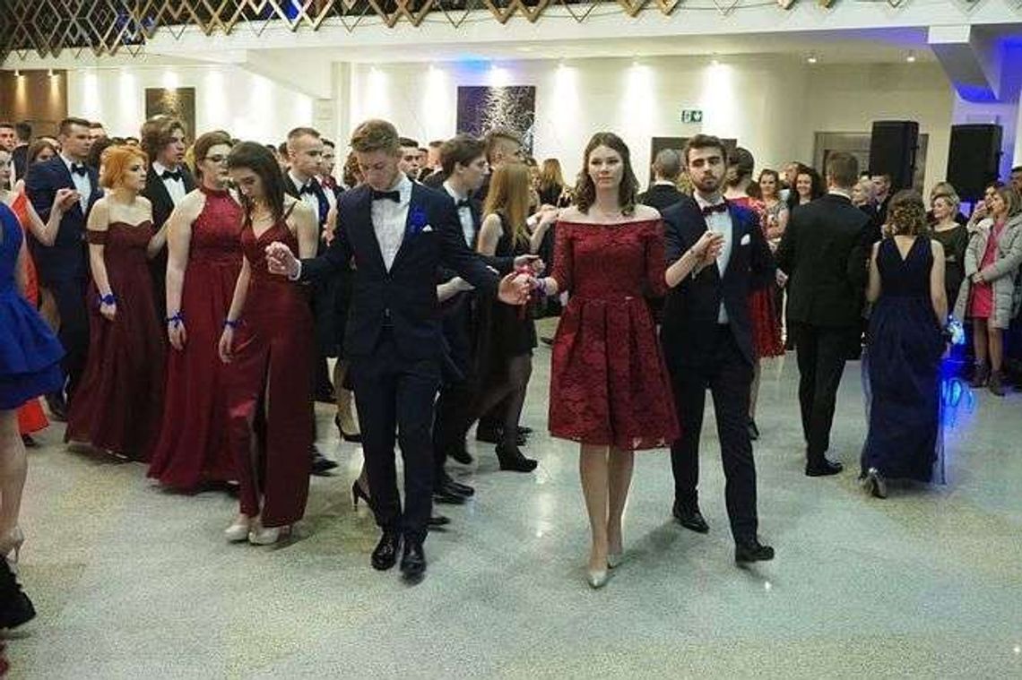 Studniówka 2018: Bal IX Liceum Ogólnokształcącego [ZDJĘCIA]