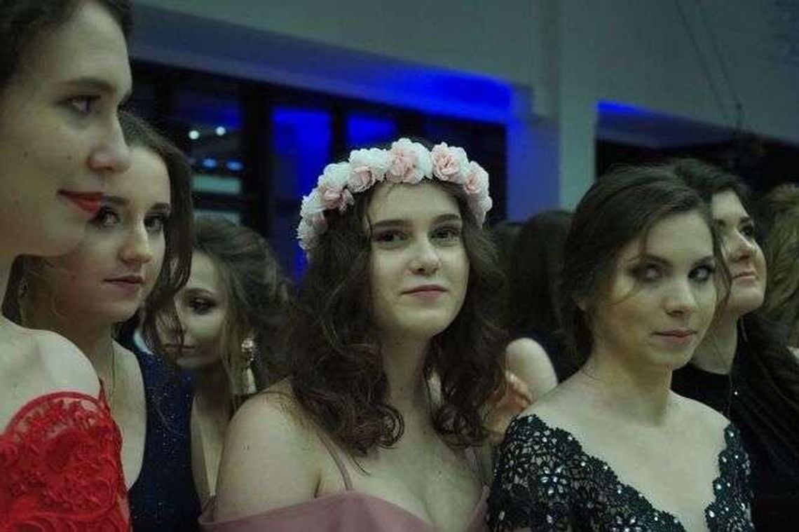 Studniówka 2018: Bal uczniów II LO im. Zamoyskiego w Lublinie [zdjęcia]