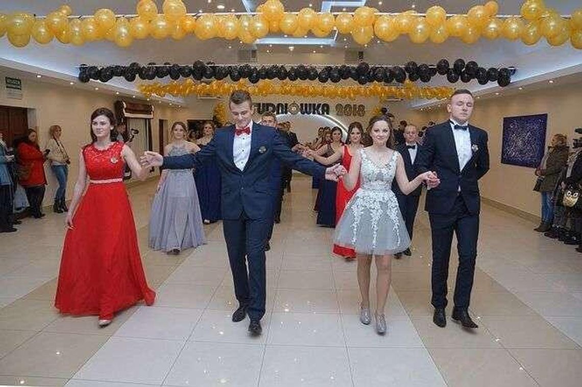 Studniówka 2018: Bal uczniów Zespołu Szkół Mundurowych i III LO w Chełmie