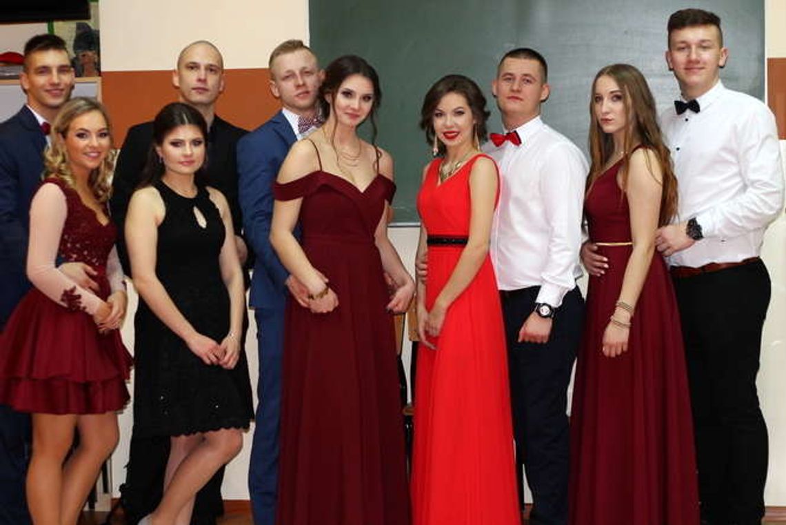 Studniówka 2018 ZS nr 3 im. M. Dąbrowskiej w Puławach [zdjęcia]