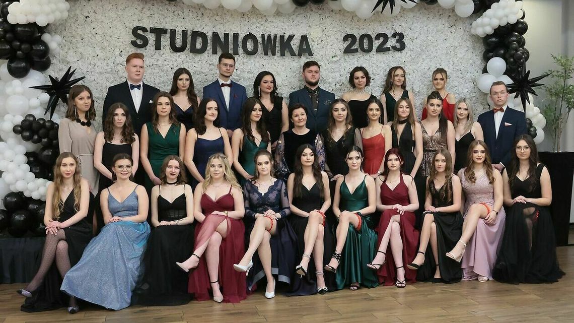 Studniówka puławskiego Zespołu Szkół Technicznych. Zabawa z wielką klasą Studniówka puławskiego Zespołu Szkół Technicznych. Zabawa z wielką klasą