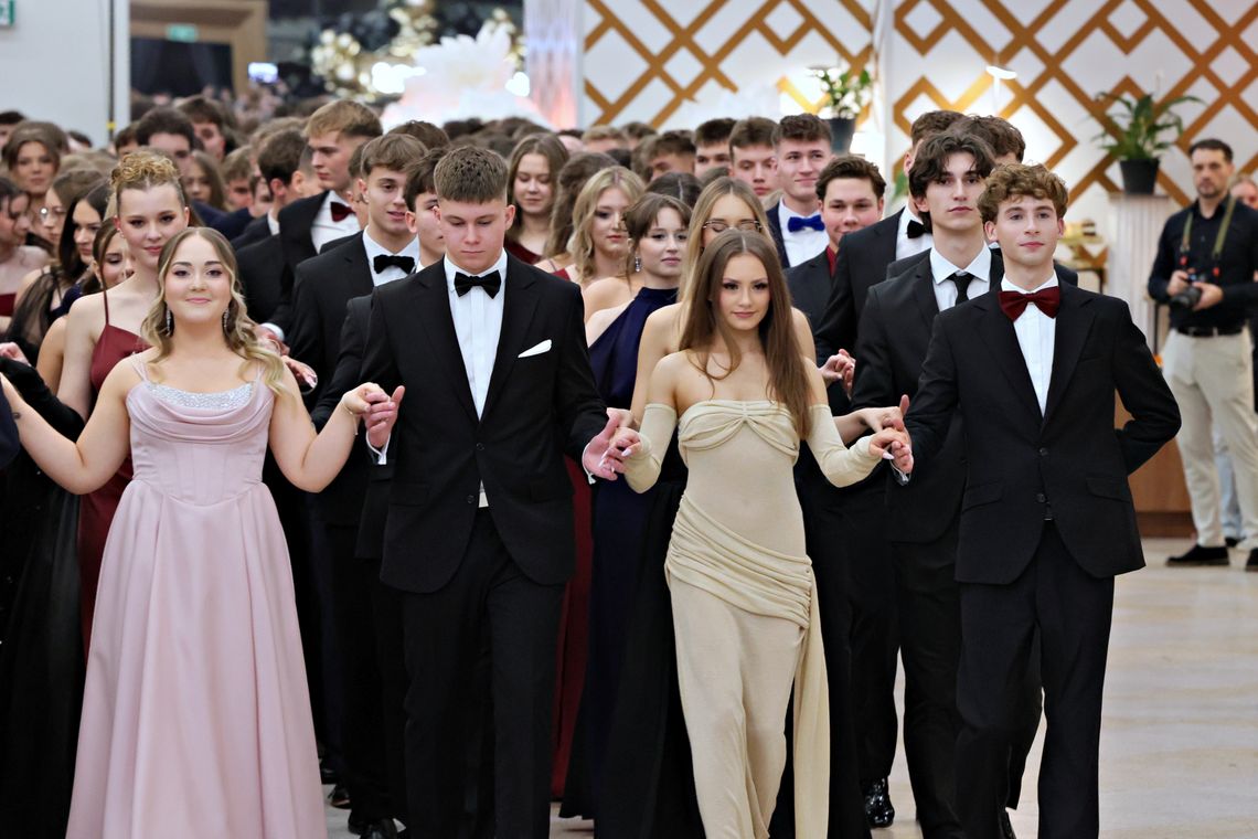 Maturzyści XXX Liceum Ogólnokształcącego w Lublinie podczas studniówki w Atelli.