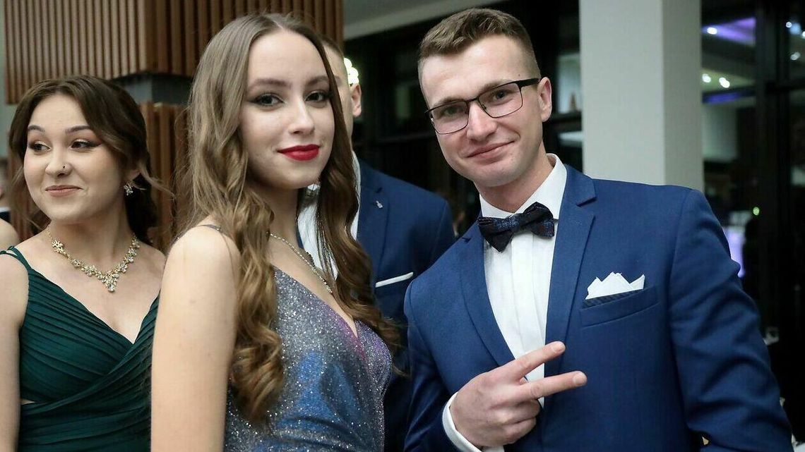 Studniówka Zespołu Szkół nr 2 w Lubartowie.  Wielki bal przed maturą. Zdjęcia