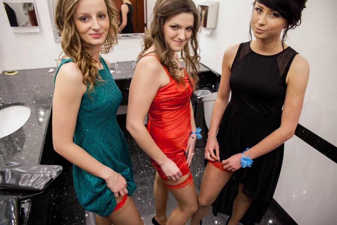 Studniówki 2013. Tak się bawią maturzyści (zdjęcia)