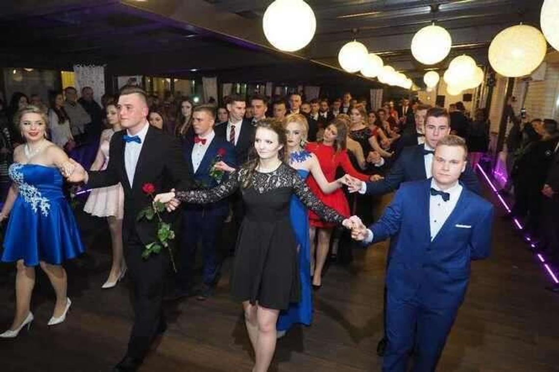 Studniówki 2017. Bal VI LO im. Hugona Kołłątaja w Lublinie (zdjęcia)