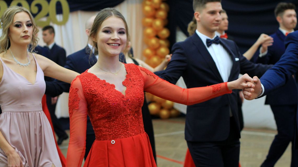 Studniówki 2020. Bal maturalny w Zespole Szkół nr 3 im. M. Dąbrowskiej w Puławach [zdjęcia]